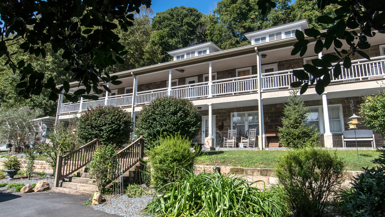 Calhoun House Inn & Suites Blue Ridge Parkway