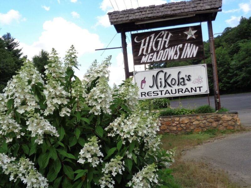 High Meadows Inn & Nikolas Restaurant