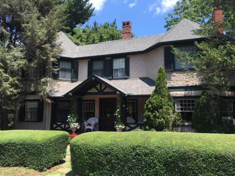 Pinecrest B&B in Asheville front entrance