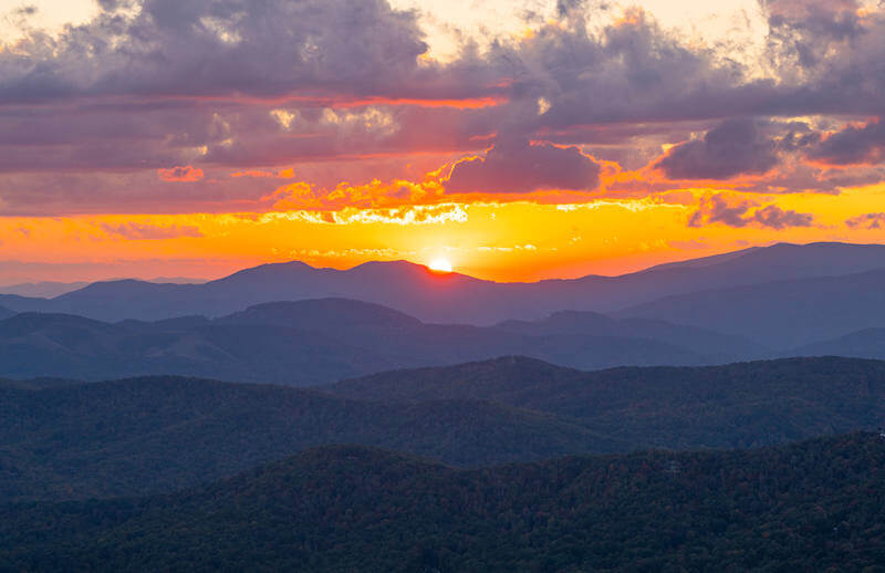 sun setting over the mountains of the blue ridge parkway